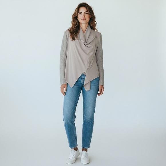 BLANKNYC Jackets & Blazers - Blank NYC Womens Gray Asymmetrical Full Zip Drape Moto Jacket Faux Leather Small